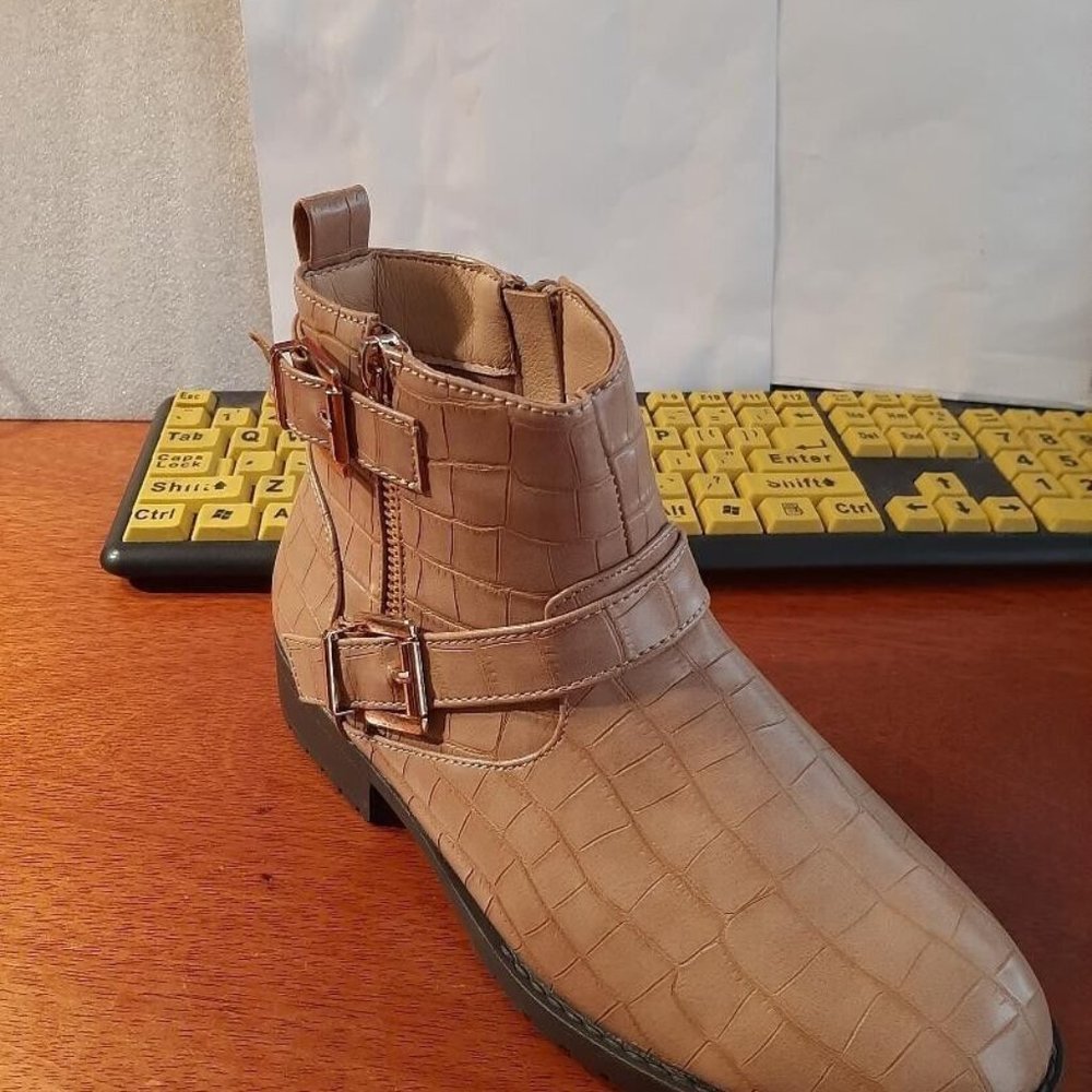 TINSTREE Buckle Ankle Booties Leather Double Strap Zipper Motor Beige Size 6 New
